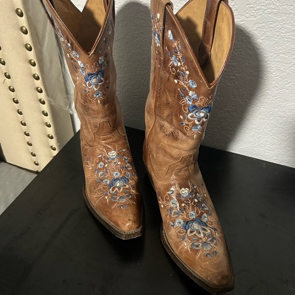 Analise Western Boots by Shyanne! - Picture 3 of 6